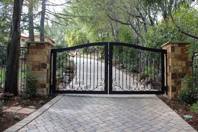 Two-leaf wrought iron gates